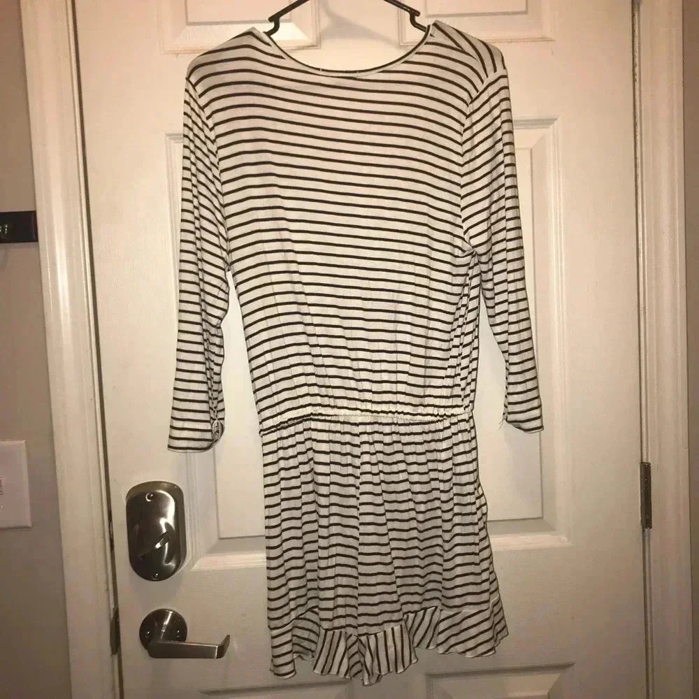🟨Striped Romper - Picture 4 of 5